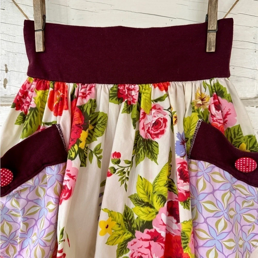 MATILDA JANE, GIRLS FULL SKIRT IN COLORFUL FLORAL PRINT. 2 FRONT POCKETS.SIZE S